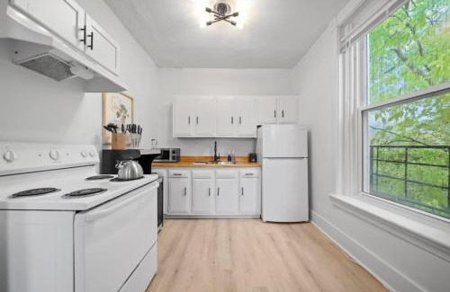Mount Auburn Apartment | Cozy 1BR with Parking - Near UC, Zoo, Downtown