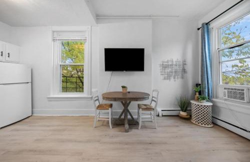Mount Auburn Apartment | Cozy 1BR with Parking - Near UC, Zoo, Downtown