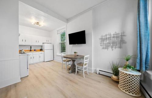 Mount Auburn Apartment | Cozy 1BR with Parking - Near UC, Zoo, Downtown