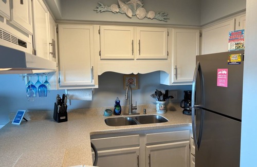Wilmington Beach Condo | Cozy 1st floor 1 bedroom oceanfront condo in Carolina Beach