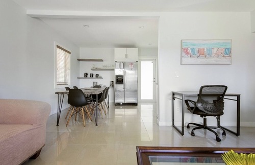 Miami Shores House | Cozy 2/1 Home, wraparound yard, free parking, gazebo!