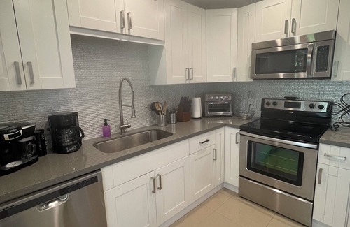 Miami Shores House | Cozy 2/1 Home, wraparound yard, free parking, gazebo!