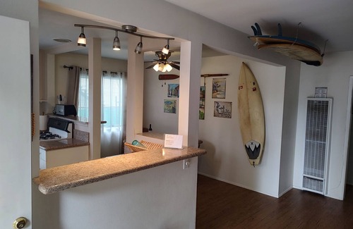 Fort MacArthur House | Cozy 2/1 house in charming San Pedro Point Fermin LA with AC, W/D, fenced yard