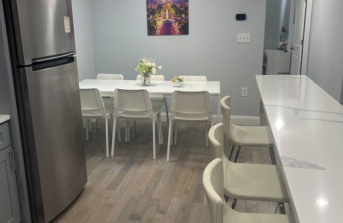 Queen Village Apartment | Cozy 2-3 Bedroom Apt in Center City