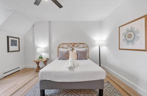 Mount Auburn Apartment | Cozy 2.5BR near Zoo - Hospitals - UC - Free Parking