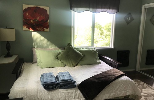Oak Knoll - Redwood Park House | Cozy 2 bd,1 bt private unit in Redwood City perfect for traveling professionals