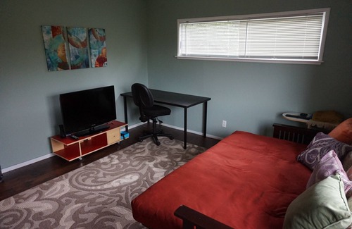 Oak Knoll - Redwood Park House | Cozy 2 bd,1 bt private unit in Redwood City perfect for traveling professionals