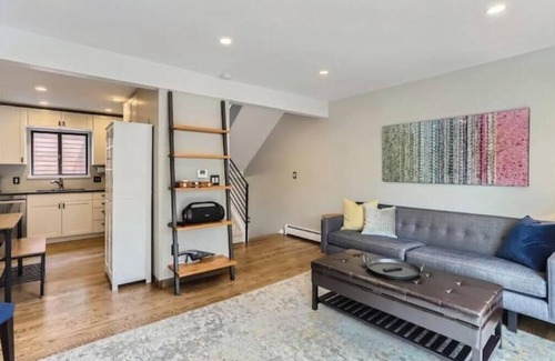 Whittier House | Cozy 2 BDR Home in Boulder with Hot Tub