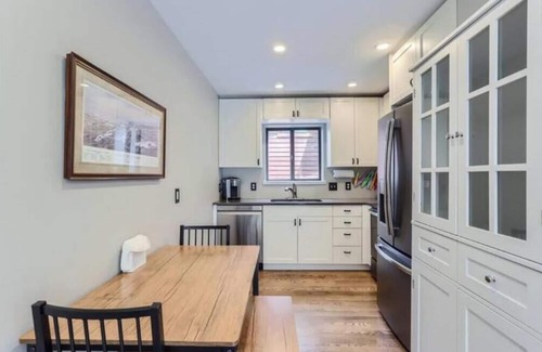 Whittier House | Cozy 2 BDR Home in Boulder with Hot Tub