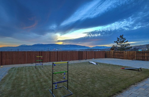 Northeast Reno House | Cozy 2-BDRM, 2 BTRM home, Close to Everything Reno, WiFi, Backyard, Patio/Grill
