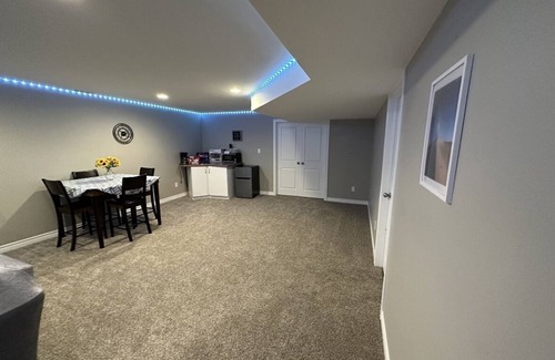 Woodslee House | Cozy 2 Bdrm, Lounge w/fpl, Kitchenette, TV, Wi-Fi