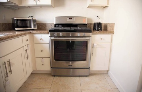 Corona Condo | Cozy 2-bed, 2-bath condo WiFi, AC, near lake and shopping centers in Corona.