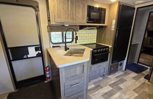 Cheboygan House | Cozy 2 bed camper near Cheboygan