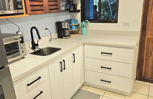Coco Condo | Cozy 2 Bedroom Condo with AC and Pool in the Desirable Las Palmas Neighborhood