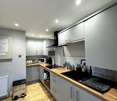 Horfield Apartment | Cozy 2-Bed Flat Your Perfect Home Away From Home