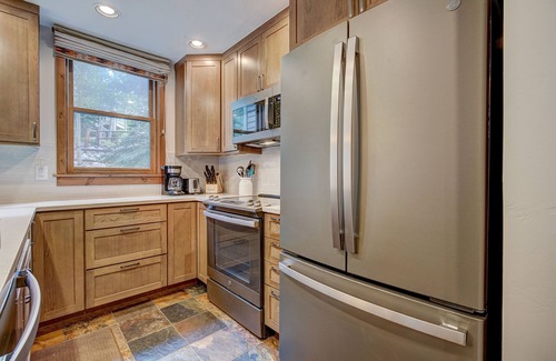 Historic District Condo | Cozy 2 bed. Great Location. Shared Pool/Hot Tubs.