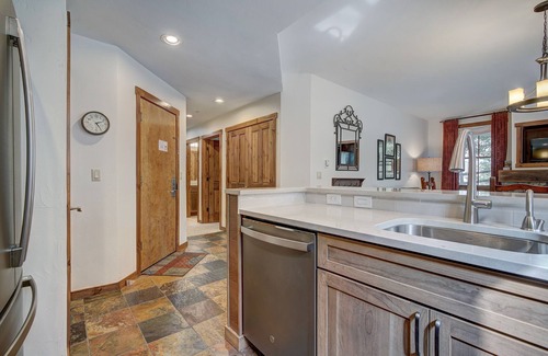 Historic District Condo | Cozy 2 bed. Great Location. Shared Pool/Hot Tubs.