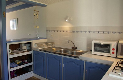 Le Palais House | Cozy 2-Bed House with Garden, Parking & Pet-Friendly, Near Le Palais
