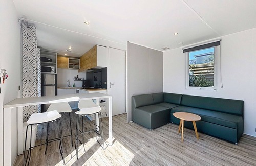 Jullouville-les-Pins House | Cozy 2-Bed Mobile Home, Walk to Beach & Shops, Heated Pool, Parking Included