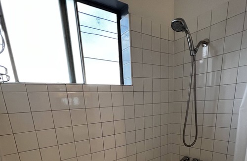 Lawndale House | Cozy 2 bed one bath close to beach, LAX and LA