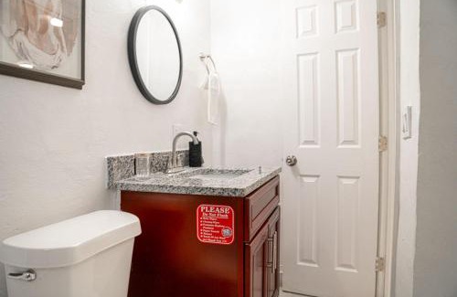 University Apartment | Cozy 2 Bed Room Apartment By University Mall