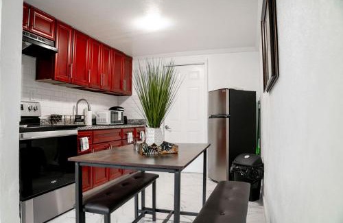 University Apartment | Cozy 2 Bed Room Apartment By University Mall