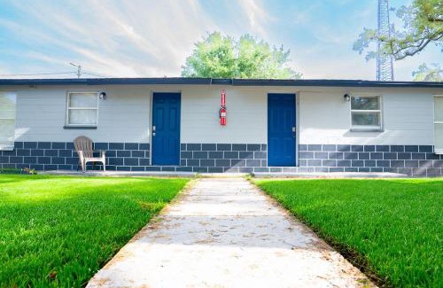 University Apartment | Cozy 2 Bed Room Apartment By University Mall