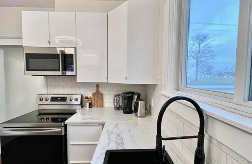 Sarnia Apartment | Cozy 2 Bed Rooms Apartment in Prime Location!