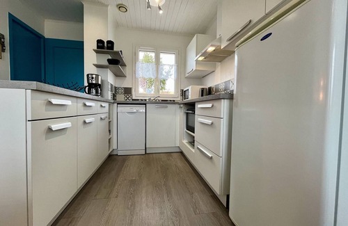 La Bree-les-Bains House | Cozy 2-Bedroom House with Garden, Near Beach and Market, Free WiFi, Sleeps 5