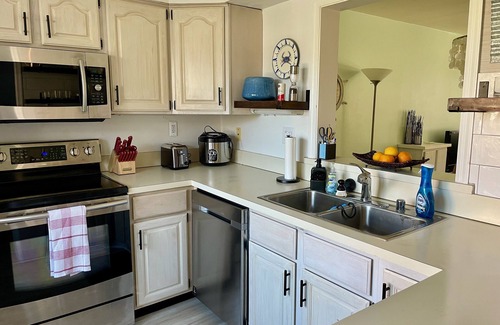 Cambridge House | Cozy 2 Bedroom, 2.5 Bath across from Cambridge City Marina