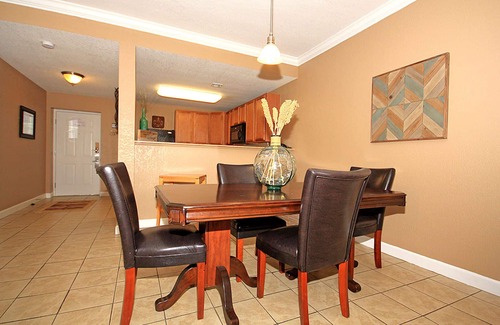 Pigeon Forge Condo | Cozy 2 Bedroom 2 Bathroom Condo In Heart Of Pigeon Forge