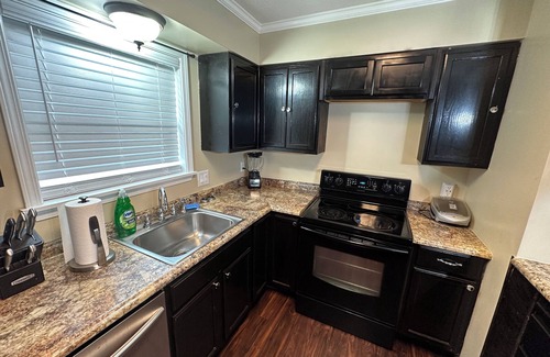 Hernando House | Cozy 2 bedroom 2 Bathroom House!Close to great food and entertainment!