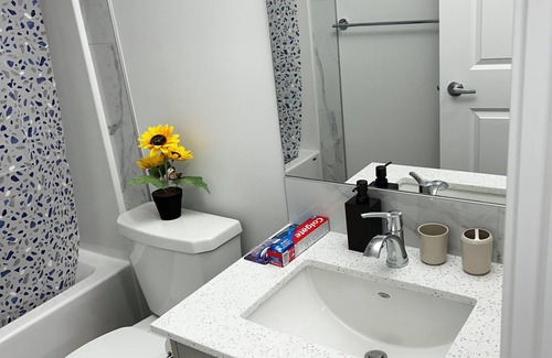 Calgary House | Cozy 2 bedroom and 1 bath house, it is the best place to enjoy comfort