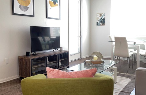 Downtown Los Angeles Apartment | Cozy 2-bedroom apartment in beautiful Los Angeles with WiFi and AC