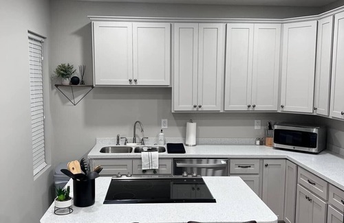 Huntington Apartment | Cozy 2-bedroom apartment located next to St. Mary's Hospital!