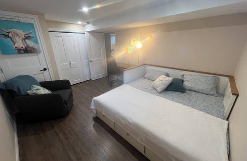 Brantford House | Cozy 2-bedroom apartment in peaceful location with comfy beds and fast Wi-Fi