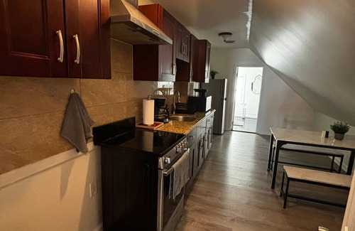 Elizabeth Apartment | Cozy 2-bedroom apartment in lovely Elizabeth with AC, WiFi