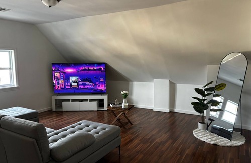 Elizabeth Apartment | Cozy 2-bedroom apartment in lovely Elizabeth with AC, WiFi