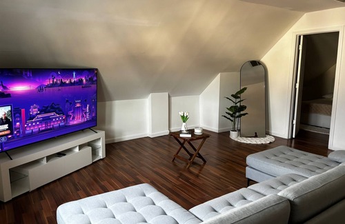 Elizabeth Apartment | Cozy 2-bedroom apartment in lovely Elizabeth with AC, WiFi