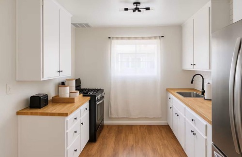 Golden Hill Apartment | Cozy 2-bedroom apartment in charming San Diego with WiFi