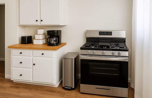 Golden Hill Apartment | Cozy 2-bedroom apartment in charming San Diego with WiFi