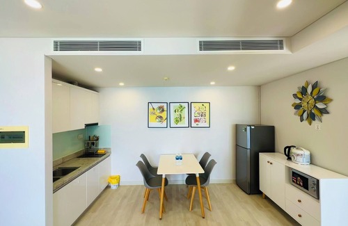 Tran Phu Beach Apartment | Cozy 2-bedroom apartment in amazing Nha Trang with WiFi, AC