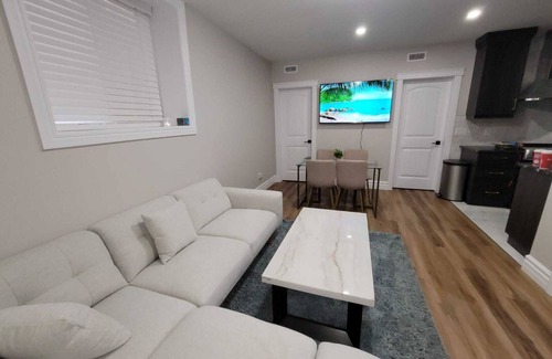 Windsor Apartment | Cozy 2-bedroom apartment in peaceful dowtown Windsor