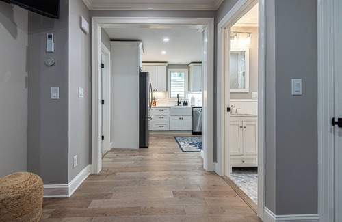 Newport Apartment | Cozy 2-bedroom apartment in Newport with WiFi, AC. 15% Off Monthly Bookings!