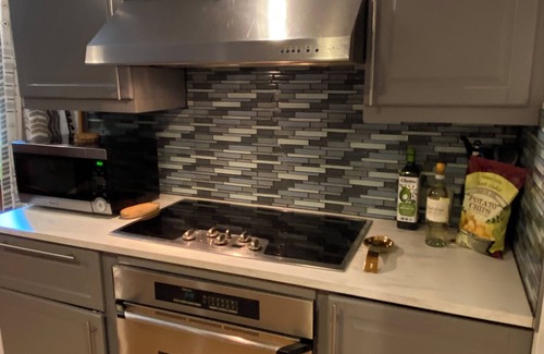 Gatewood Apartment | Cozy 2-bedroom apartment in welcoming Seattle with WiFi, AC
