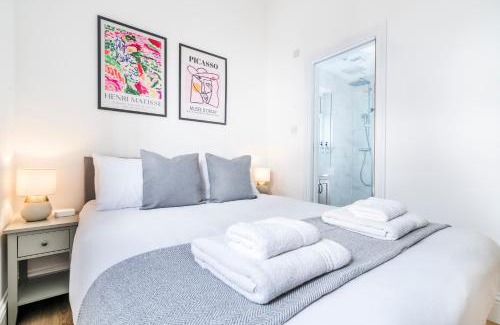 Sutton West Apartment | Cozy 2 Bedroom Apartment in Sutton
