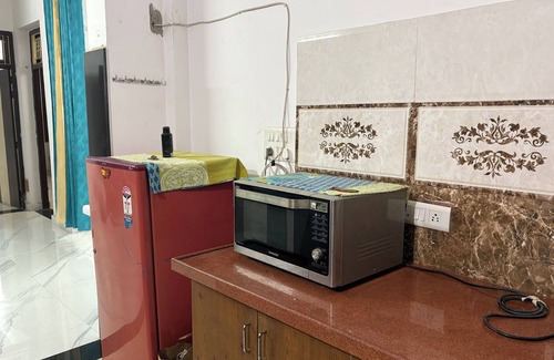 Kolar Road Apartment | Cozy 2-bedroom apartment in enchanting Bhopal with WiFi, AC