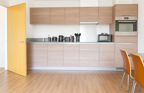 Canning Town Apartment | Cozy 2 bedroom Apartment neat 02, central London