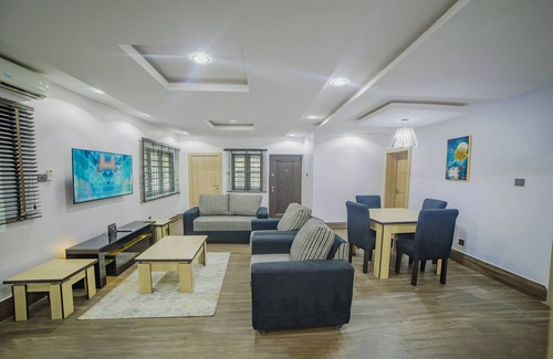 Ikeja Apartment | Cozy 2-bedroom apartment in Ikeja with AC, WiFi