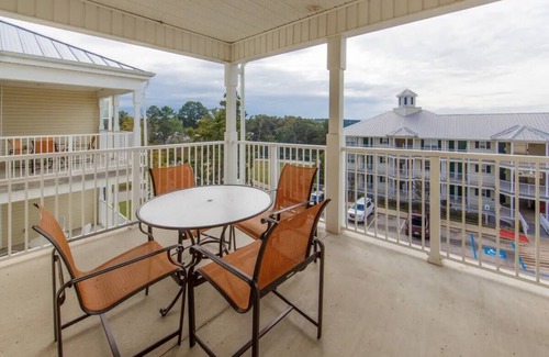 Flint Apartment | Cozy 2-bedroom apartment in fantastic Flint with AC, fitness room, WiFi